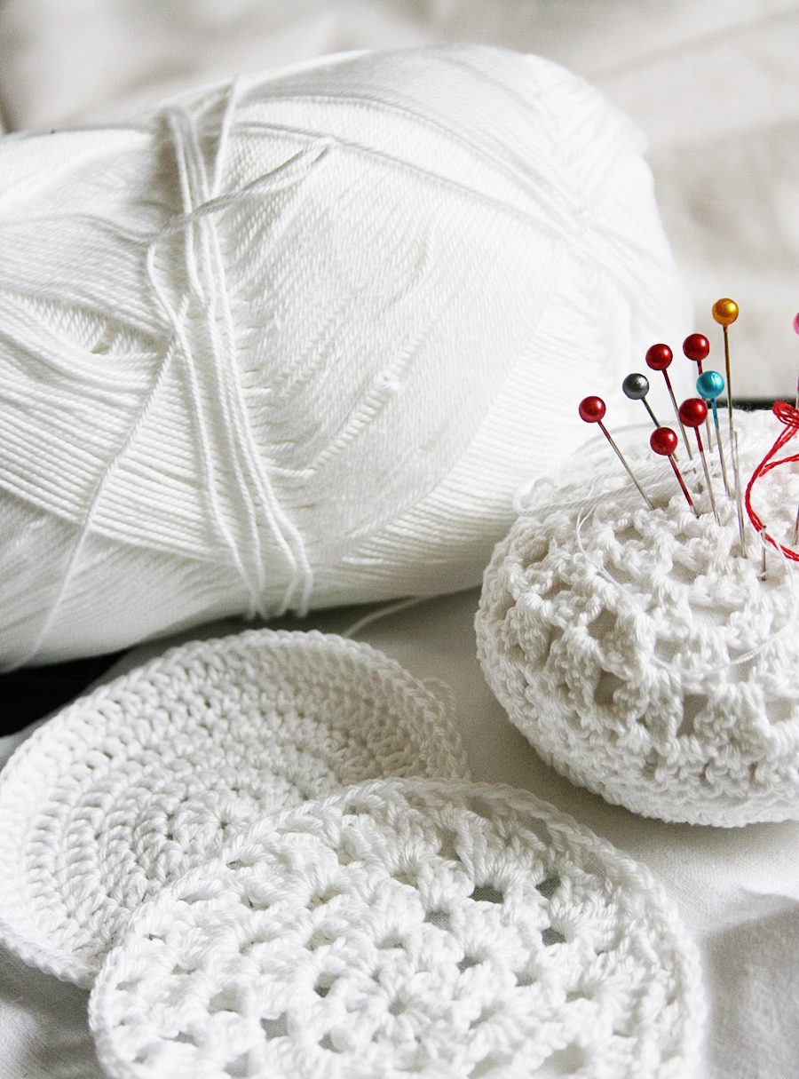 Easy Crochet: How to Crochet a Pin Cushion. Free pin cushion pattern &  tutorial. 