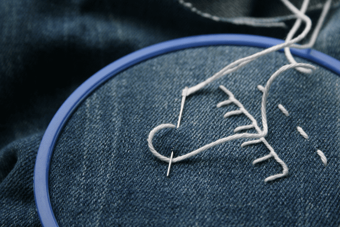 Basic embroidery stitches: lazy daisy stitch