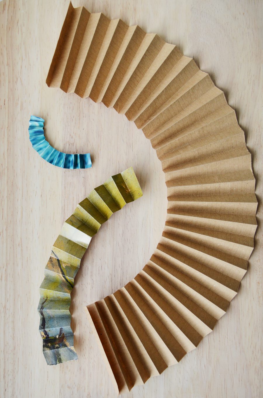 DIY paper wheels (at the exact size you want them) craftingfingers.co.uk #crafts #diy