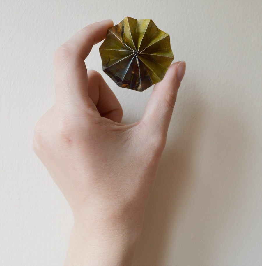 DIY paper wheels (at the exact size you want them) craftingfingers.co.uk #crafts #diy