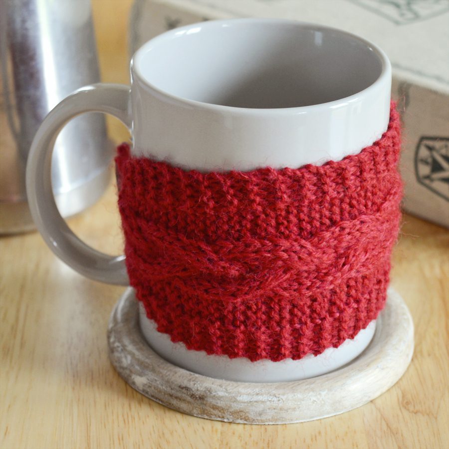 Free pattern for a braided cable mug cosy | Crafting Fingers #knitting #freebies