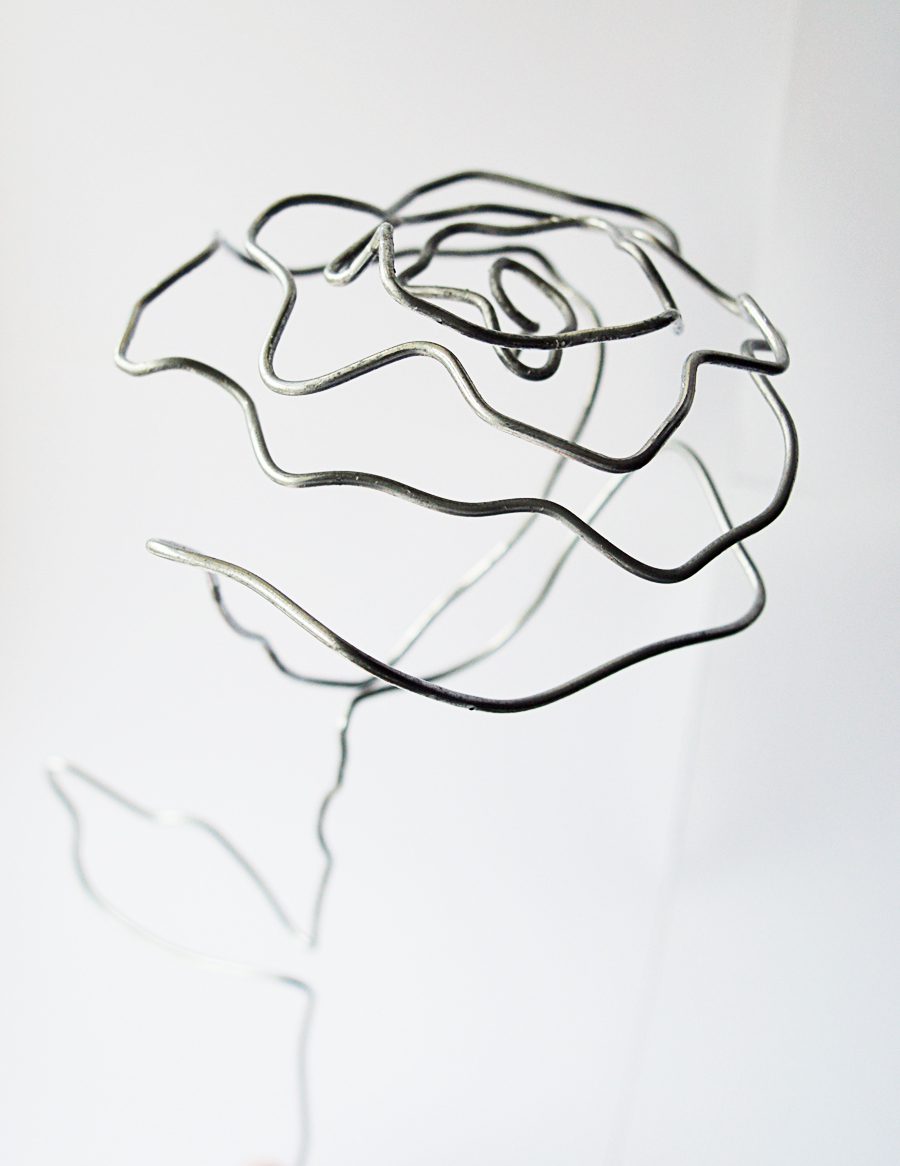 DIY wire rose #industrial decor | craftingfingers.co.uk
