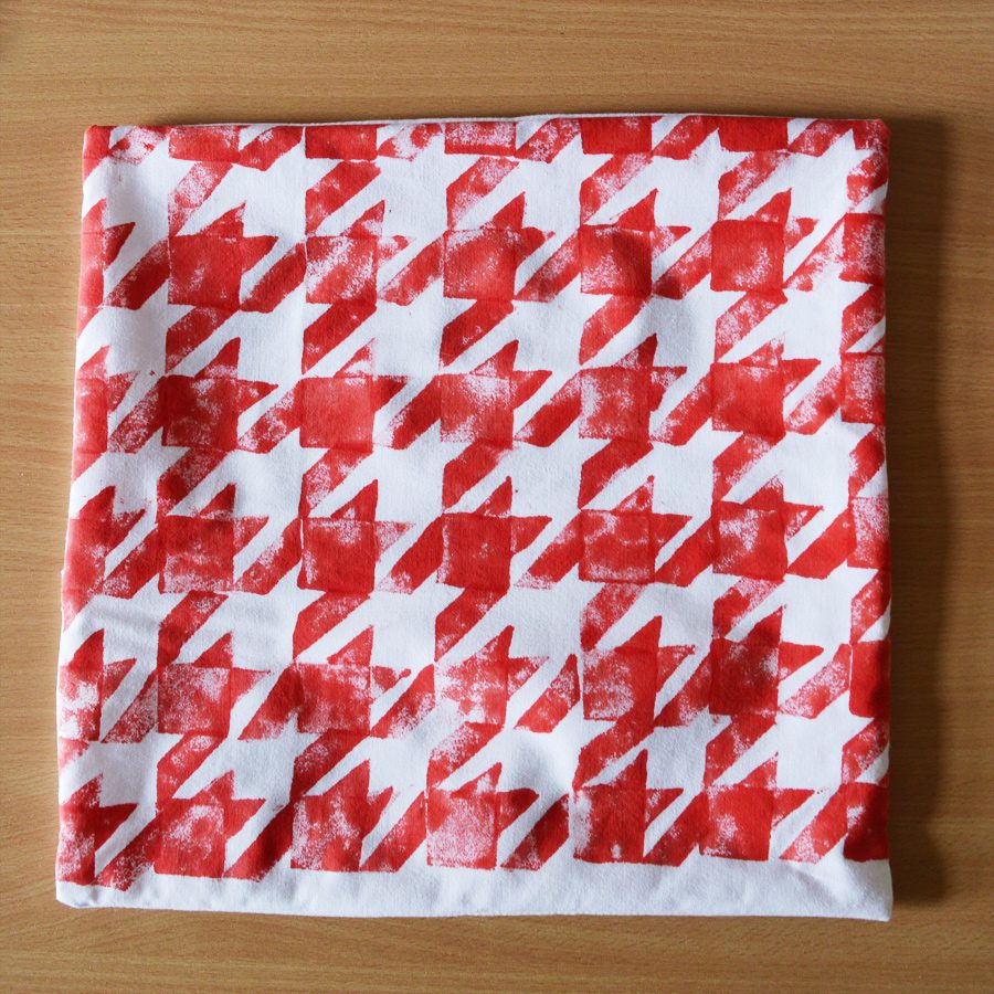 DIY houndstooth tutorial #stamping #fabric #sewing craftingfingers.co.uk