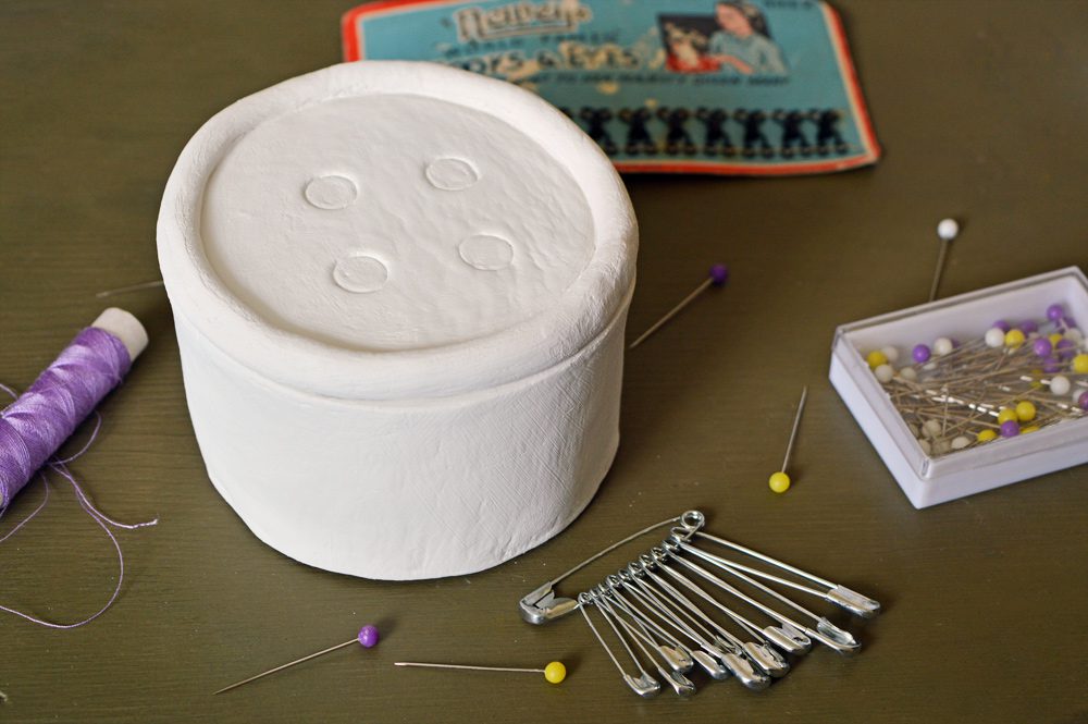 DIY button shaped trinket box #clay #chalkpaint #tutorial