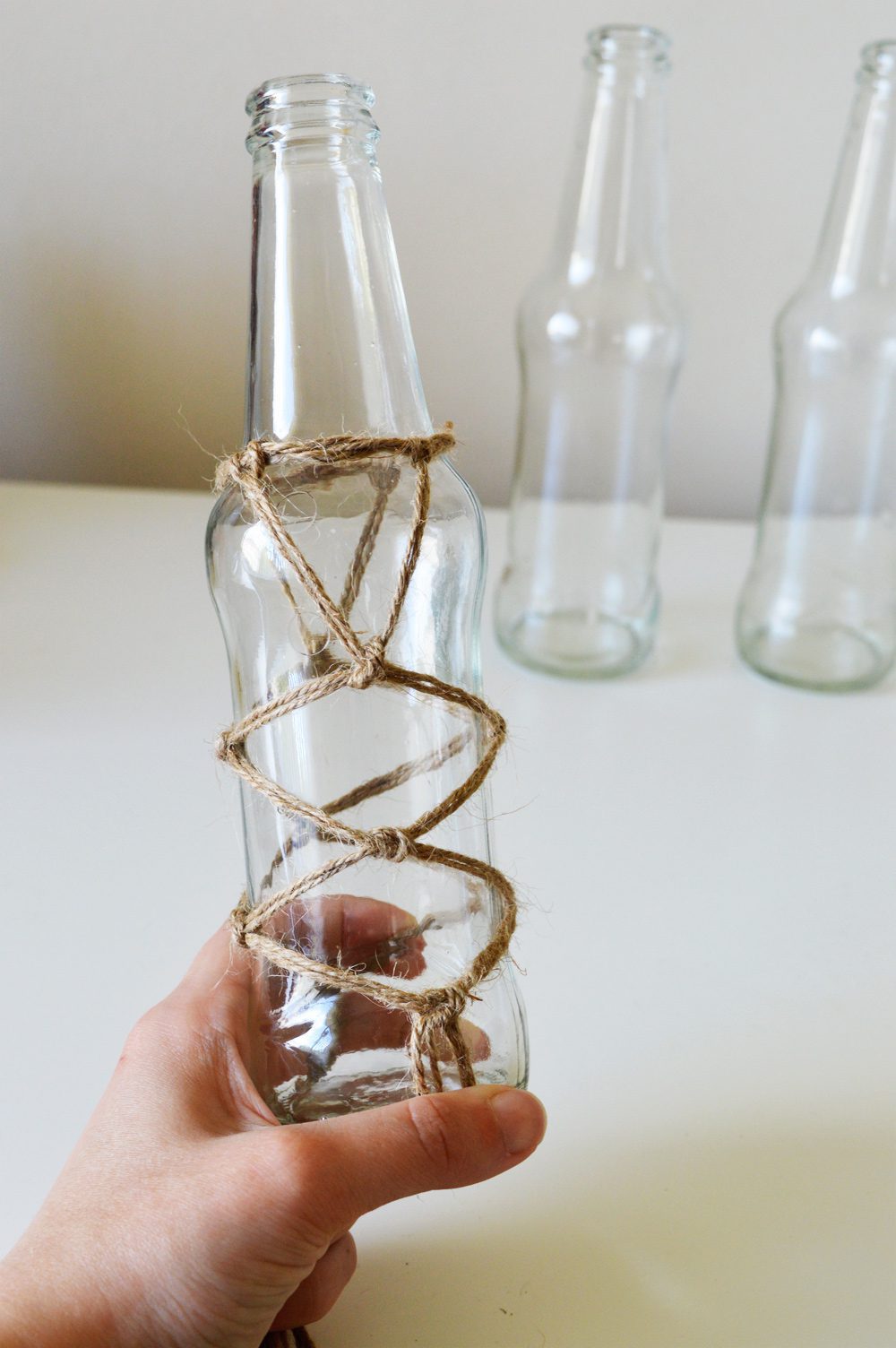 Knotted macrame bottle vases #DIY #macrame 