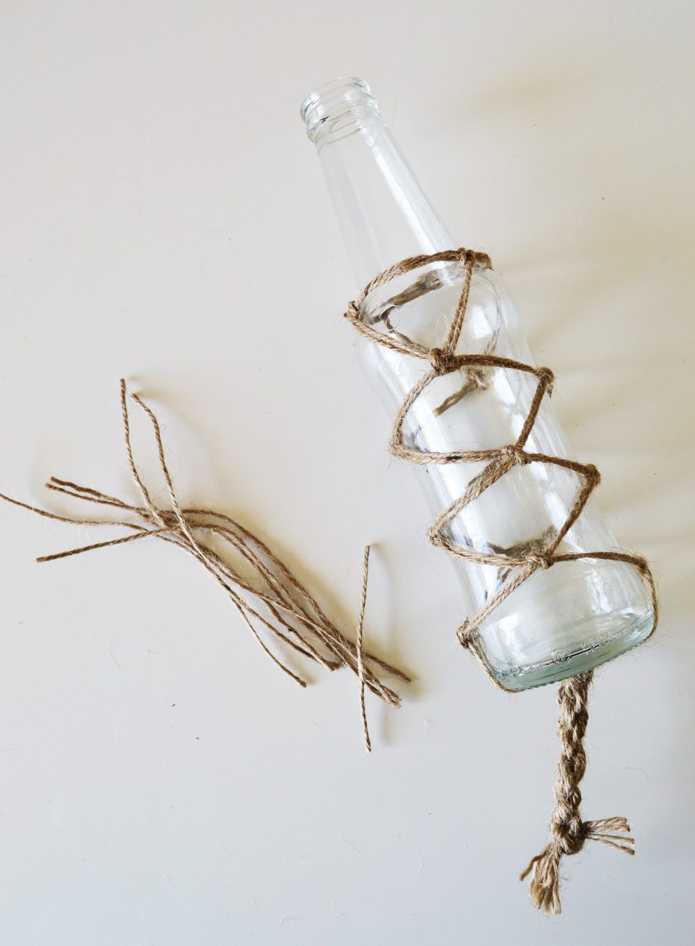 Knotted macrame bottle vases #DIY #macrame 