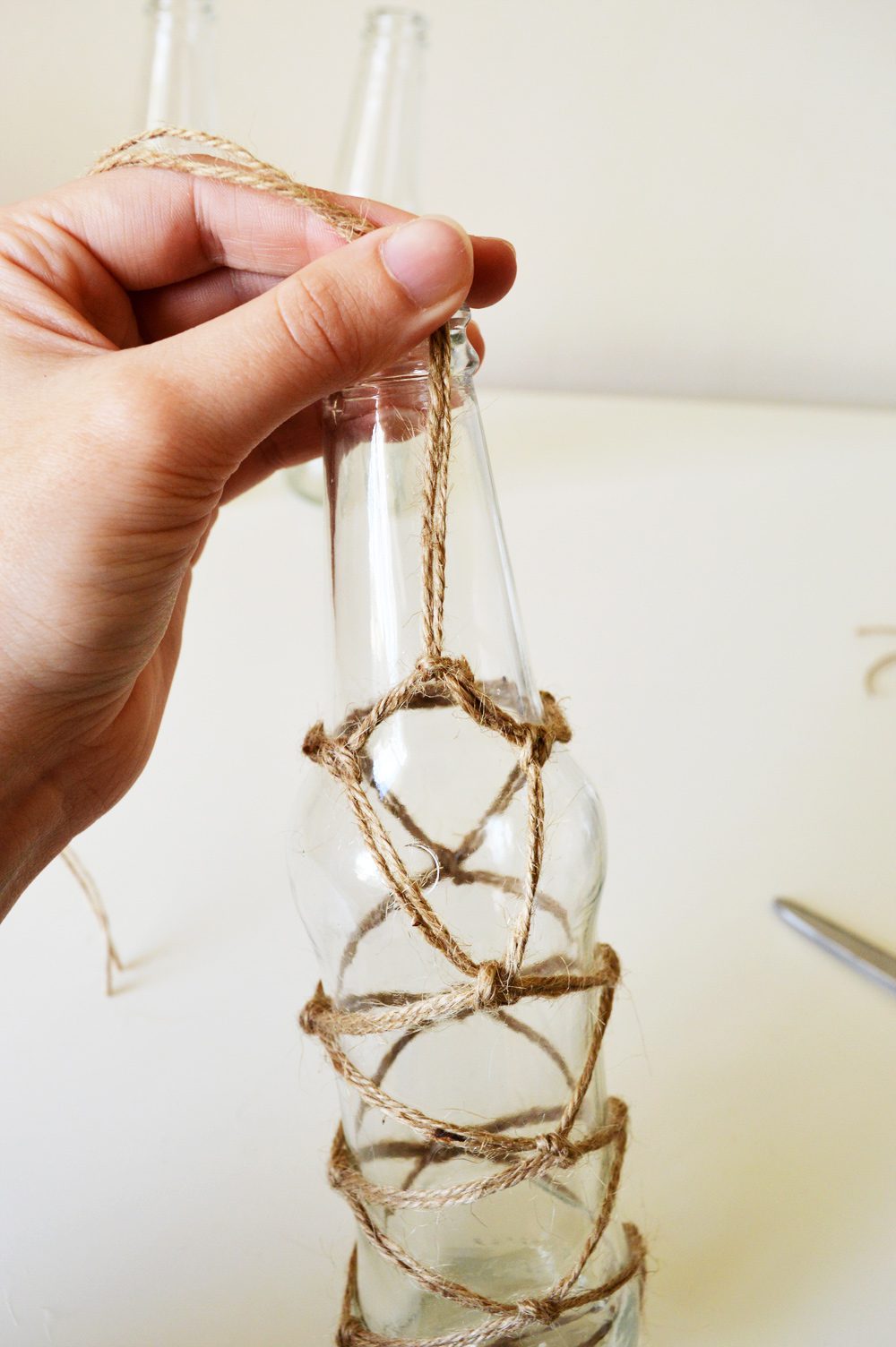 Knotted macrame bottle vases #DIY #macrame 