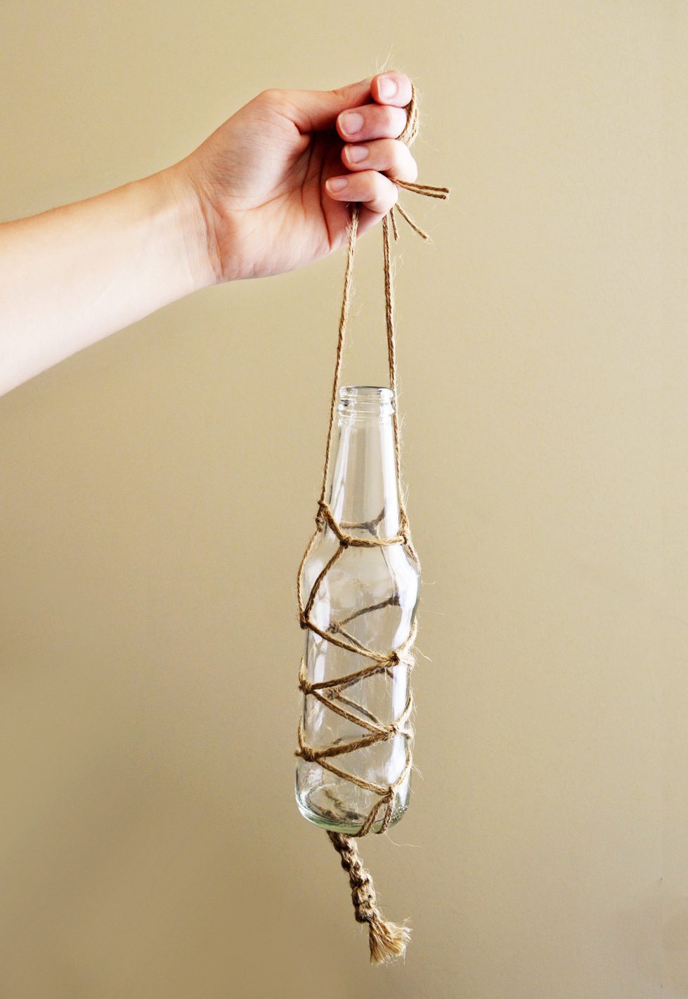 Knotted macrame bottle vases #DIY #macrame 