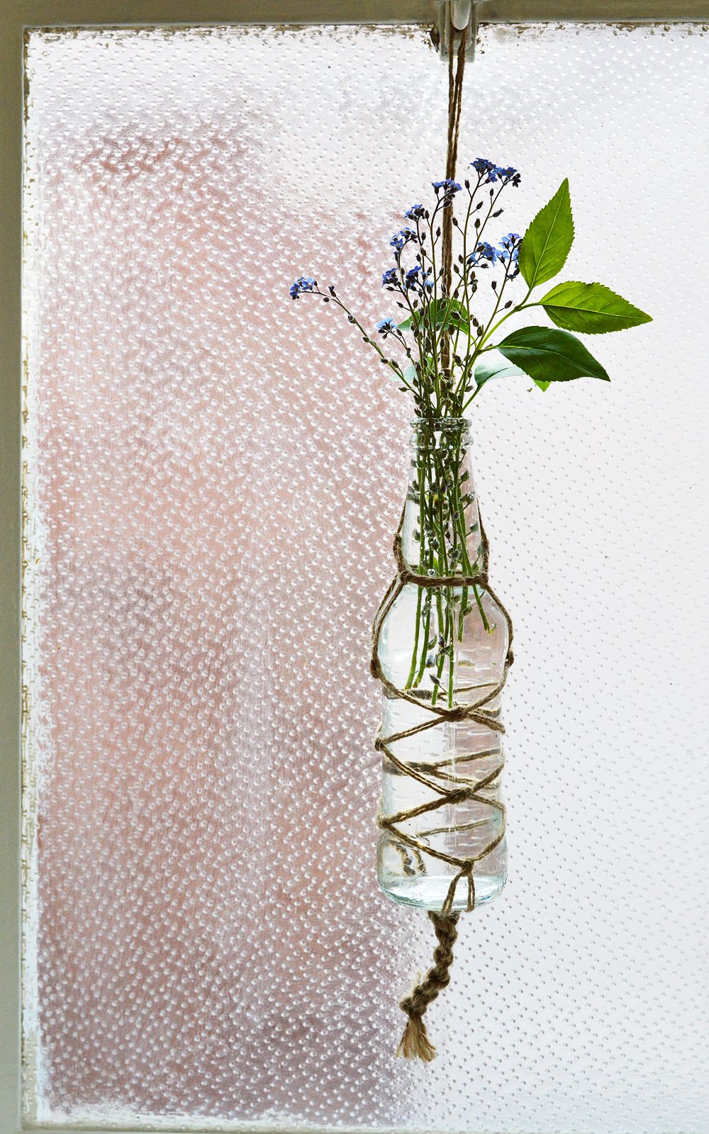 Knotted macrame bottle vases #DIY #macrame