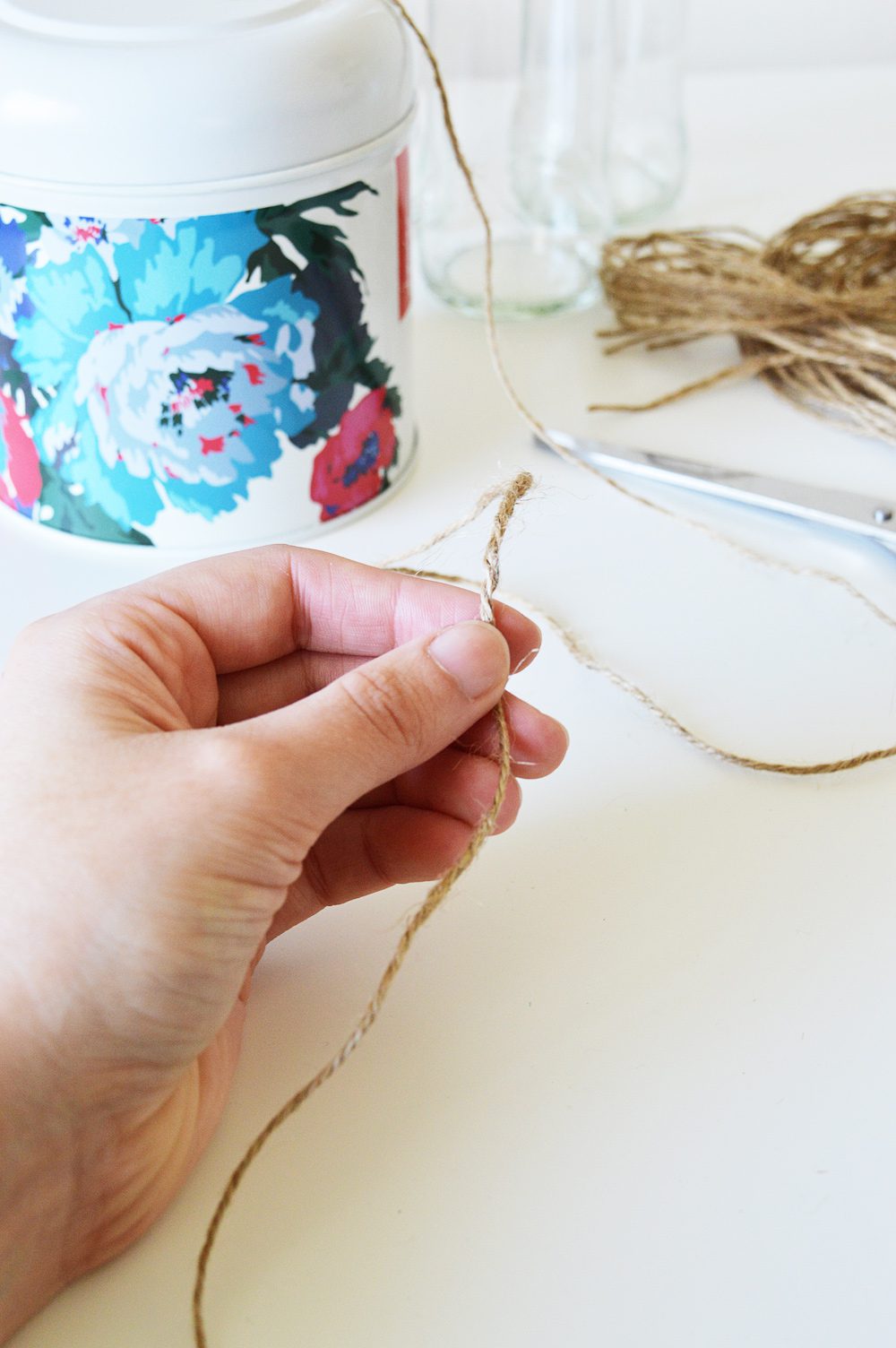 Knotted macrame bottle vases #DIY #macrame 