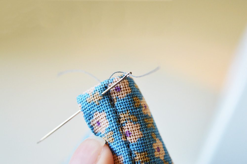 DIY-last-minute-crochet-and-fabric-clutch-tutorial-3-Crafting-Fingers