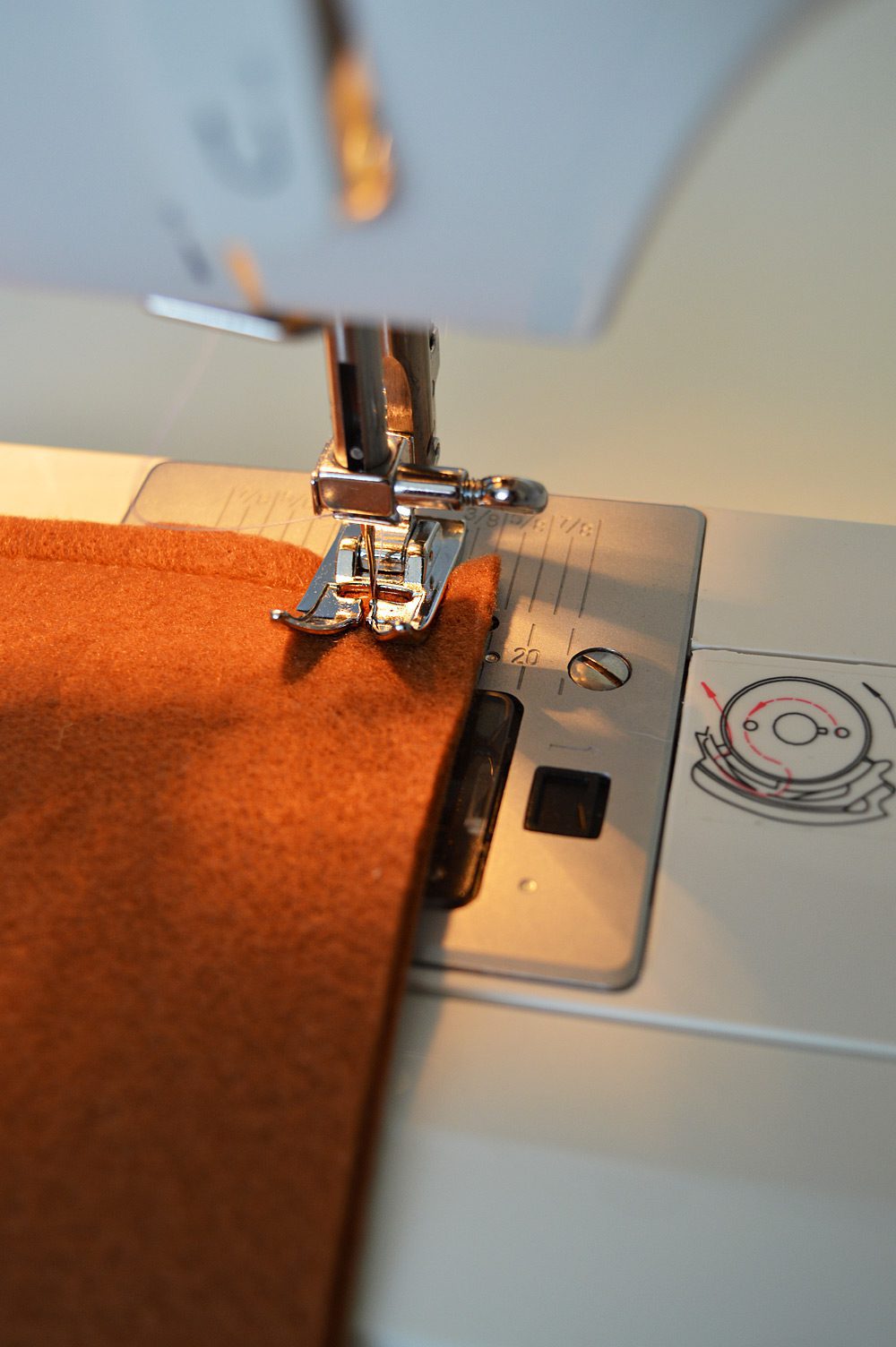 DIY felt notepad cover | sewing, needle felting